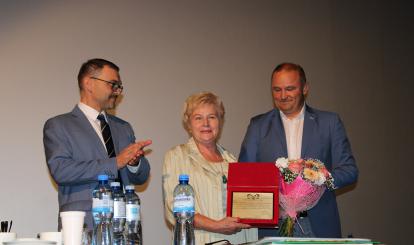 Gratulacje dla ustępującej wieloletniej Przewodniczącej Haliny Bogdańskiej