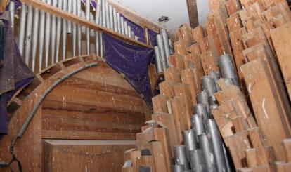 Kościół filialny pw. Najświętszego Serca Pana Jezusa w Łęgach- organy piszczałki