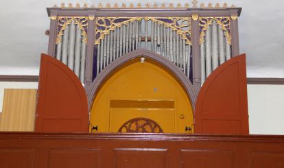 Kościół filialny pw. Najświętszego Serca Pana Jezusa w Łęgach- organy widok całości