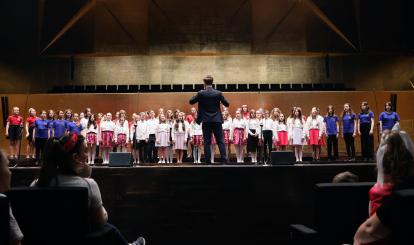 “Śpiewająca Polska” to program edukacji chóralnej wspierającej rozwój chórów. Program prowadzony jest przez Narodowe Forum Muzyki im. Witolda Lutosławskiego we Wrocławiu i jest współfinansowany ze środków Ministerstwa Kultury i Dziedzictwa Narodowego