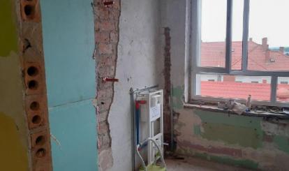 Łazienki w pawilonie Szkoły Podstawowej nr 1 w trakcie remontu