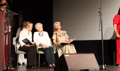 Burmistrz Połczyna-Zdroju Sebastian Witek wraz z Barbarą Paciorkiewicz, Bożeną Łukomską oraz Ewą Wesołowską