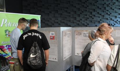 Otwarcie wystawy w holu Kina Goplana promującej książkę Barbary Paciorkiewicz ,,Z kart historii polskich janczarów XX wieku''