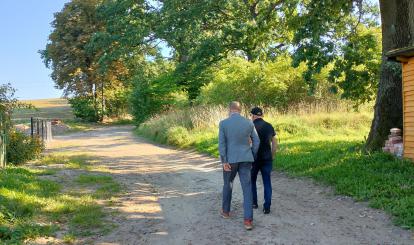 Burmistrz odebrał kolejny etap kanalizacji w Gawrońcu