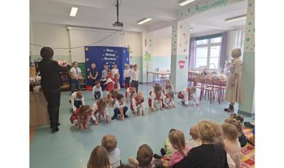 UROCZYSTY DZIEŃ EDUKACJI NARODOWEJ W PRZEDSZKOLU