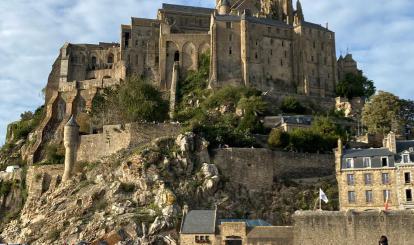 Studenci z Połczyna-Zdroju w Mont Saint- Michel we Francji