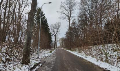 Słupy oświetleniowe wokół połczyńskiego zalewu