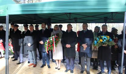 Uroczyste odsłonięcie TABLICY POŚWIĘCONEJ OFIAROM BYŁYCH I OBECNIE TRWAJĄCYCH KONFLIKTÓW ZBROJNYCH „Nigdy więcej wojen!” 