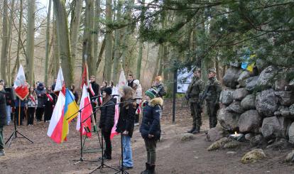 Uroczyste odsłonięcie TABLICY POŚWIĘCONEJ OFIAROM BYŁYCH I OBECNIE TRWAJĄCYCH KONFLIKTÓW ZBROJNYCH „Nigdy więcej wojen!” 