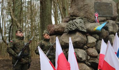 Uroczyste odsłonięcie TABLICY POŚWIĘCONEJ OFIAROM BYŁYCH I OBECNIE TRWAJĄCYCH KONFLIKTÓW ZBROJNYCH „Nigdy więcej wojen!” 