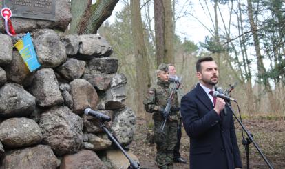 Uroczyste odsłonięcie TABLICY POŚWIĘCONEJ OFIAROM BYŁYCH I OBECNIE TRWAJĄCYCH KONFLIKTÓW ZBROJNYCH „Nigdy więcej wojen!” 