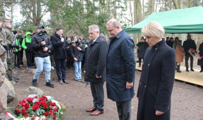 Uroczyste odsłonięcie TABLICY POŚWIĘCONEJ OFIAROM BYŁYCH I OBECNIE TRWAJĄCYCH KONFLIKTÓW ZBROJNYCH „Nigdy więcej wojen!” 