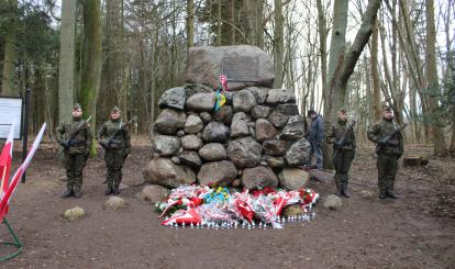 Uroczyste odsłonięcie TABLICY POŚWIĘCONEJ OFIAROM BYŁYCH I OBECNIE TRWAJĄCYCH KONFLIKTÓW ZBROJNYCH „Nigdy więcej wojen!” 