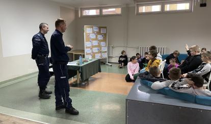 Spotkanie w SP w Redle z Policją w celu zapewnienia bezpieczeństwa w sieci