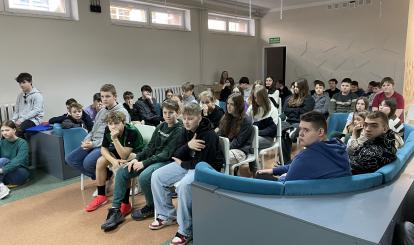 Spotkanie w SP w Redle z Policją w celu zapewnienia bezpieczeństwa w sieci