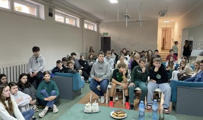 Spotkanie w SP w Redle z Policją w celu zapewnienia bezpieczeństwa w sieci