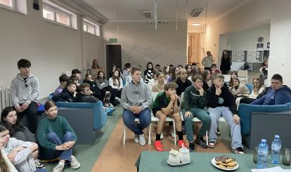 Spotkanie w SP w Redle z Policją w celu zapewnienia bezpieczeństwa w sieci