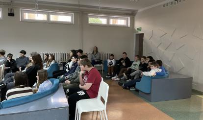 Spotkanie w SP w Redle z Policją w celu zapewnienia bezpieczeństwa w sieci