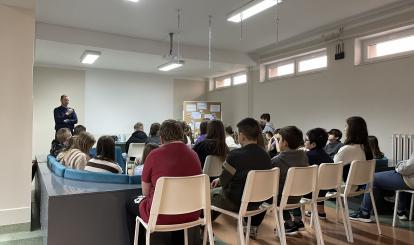 Spotkanie w SP w Redle z Policją w celu zapewnienia bezpieczeństwa w sieci