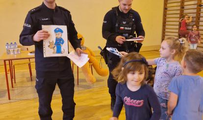 Spotkanie z policją i psem policyjnym