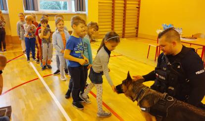 Spotkanie z policją i psem policyjnym