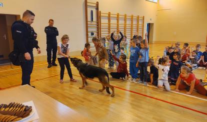 Spotkanie z policją i psem policyjnym