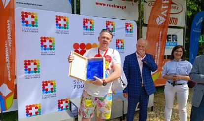 Paweł Majchrzak odebrał podziękowania za wieloletnią organizację Biegu Borków