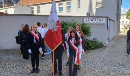Święto Narodowe Trzeciego Maja, fot. Szkoła Podstawowa im. kardynała S. Wyszyńskiego w Bolkowie