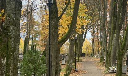 Nowe oświetlenie na cmentarzu komunalnym w Połczynie-Zdroju