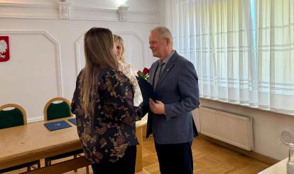 WRĘCZENIE NAGRÓD BURMISTRZA Z OKAZJI DNIA EDUKACJI NARODOWEJ 2026🌹