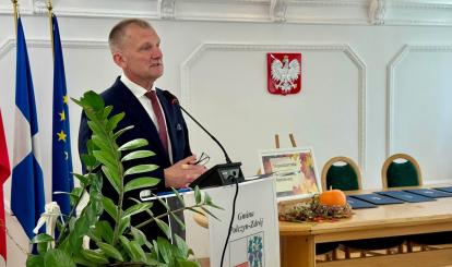 WRĘCZENIE NAGRÓD BURMISTRZA Z OKAZJI DNIA EDUKACJI NARODOWEJ 2026🌹