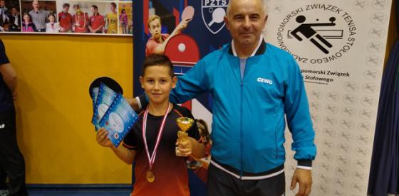 Trener Roman Polewczak wraz z Cezarym Ogorzałkiem
