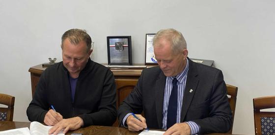 Nowe kolumbaria na Cmentarzu Komunalnym w Połczynie-Zdroju - podpisanie umowy