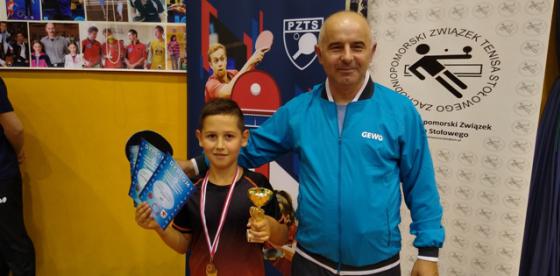 Trener Roman Polewczak wraz z Cezarym Ogorzałkiem