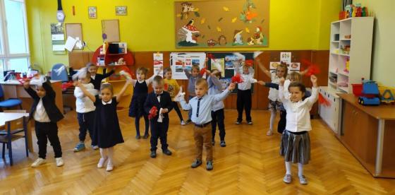 Przedszkolaki świętują Dzień Niepodległości