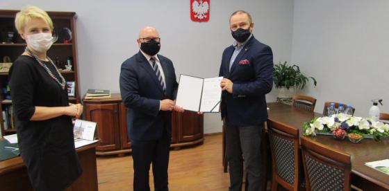 Burmistrz Połczyna-Zdroju Sebastian Witek podczas spotkania z Robertem Stępniem