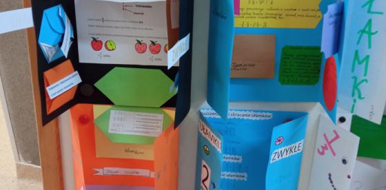 Tablica z lapbookami