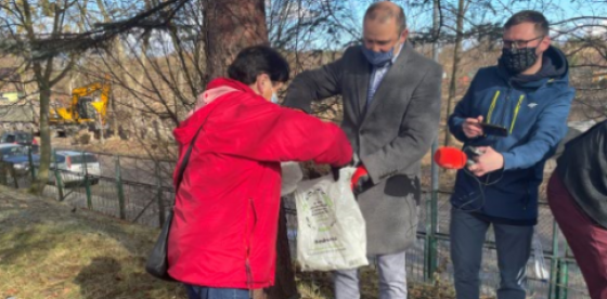 Róże z Placu Tysiąclecia trafiły w ręce mieszkańców