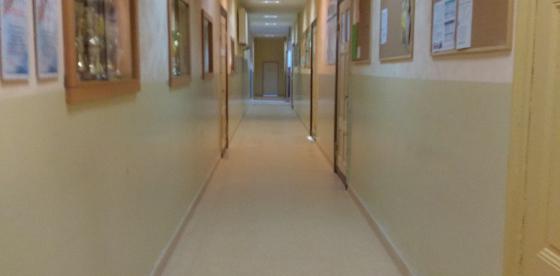 Korytarz po wymianie wykładziny