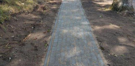 Nowy chodnik tuz po zakończeniu prac