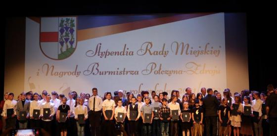 Nagrodzeni na wspólnej fotografii