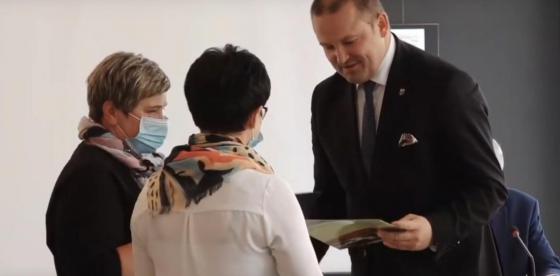 Wręczenie nagrody dla Sołectwa Kołacz w 2021 roku