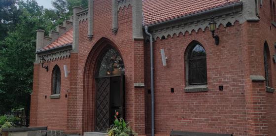 Widok zewnętrzny na kaplicę