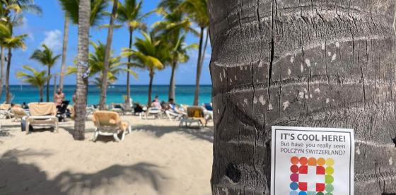 Zdjęcie z Dominikany z wlepką o Szwajcarii Połczyńskiej