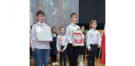 Apel z okazji Świąt Majowych w Szkole Podstawowej nr 1 im. Adama Mickiewicza