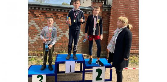 Szkolny Bieg Patriotyczny z okazji 3 Maja przy Szkole Podstawowej nr 1 im. Adama Mickiewicza w Połczynie-Zdroju