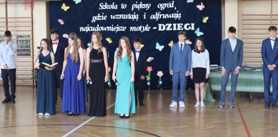 Uroczystość zakończenia roku szkolnego 2023/2024 w Szkole Podstawowej im. Jana Pawła II w Redle