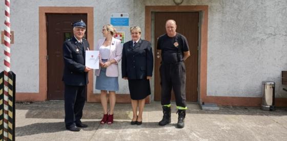 Wręczenie ,,Grantu Strażackiego’’ 2024 przez Annę Bańkowską Wicemarszałek Województwa Zachodniopomorskiego w OSP Kołacz, fot. Pomorze Zachodnie News