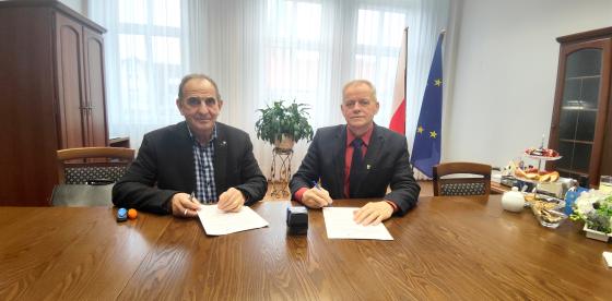 W dniu 22 listopada br. zawarta została umowa pomiędzy Gminą Połczyn-Zdrój reprezentowaną przez Burmistrza Połczyna-Zdroju, a Zakładem Usług Drogowo-Mostowo-Transportowych Jan Kruszewski