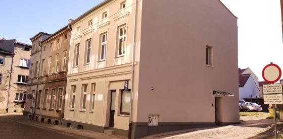 Tylko 105 tys. zł! Przetarg na klimatyczne mieszkanie w centrum uzdrowiska 